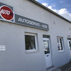 Vstup do kanceláře autoservisu | Kontakt autoservis AZM Brno